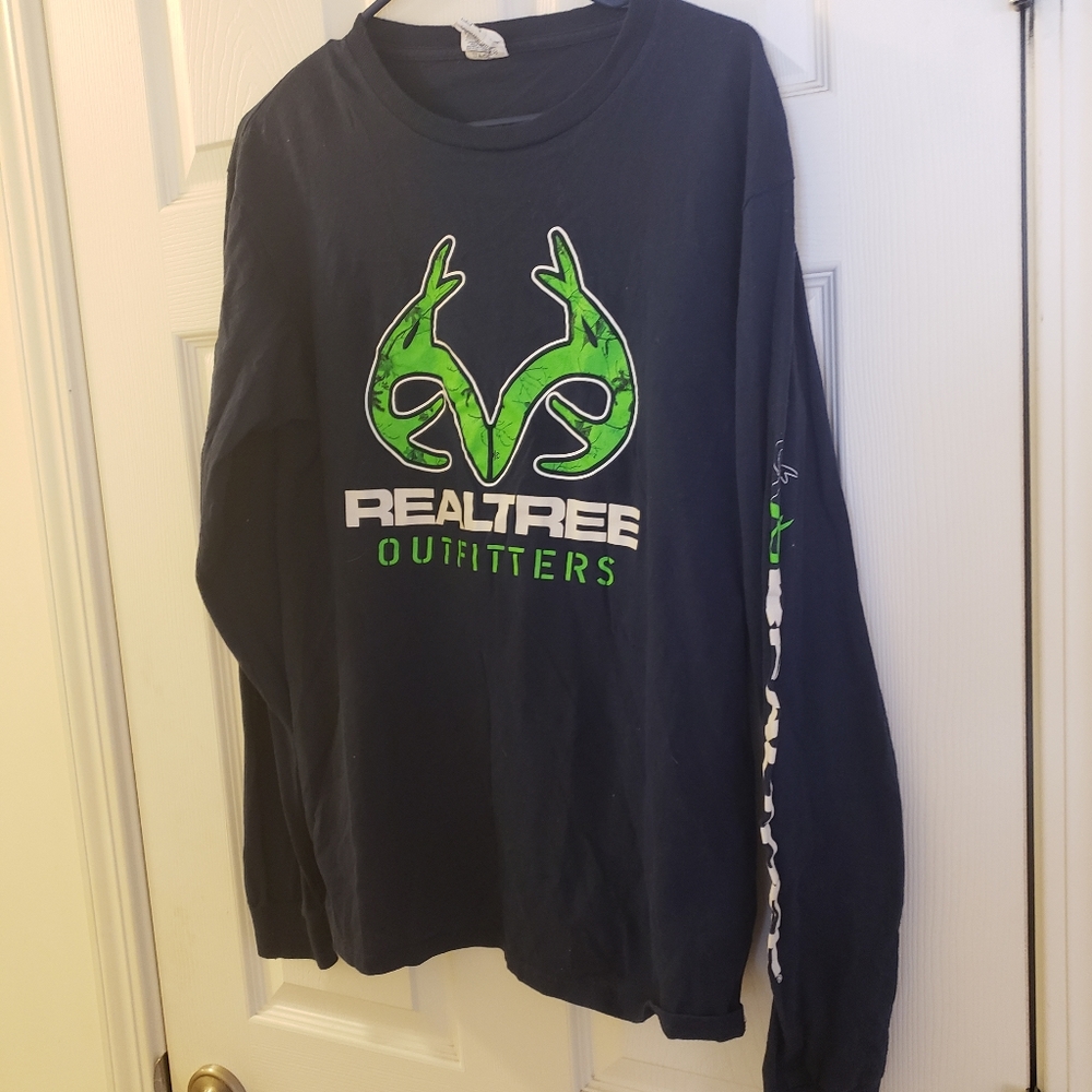 Large real tree l/s top